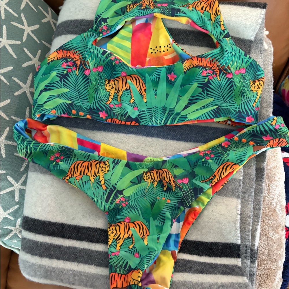 Moana Bikini jungle rumble - like new reversible